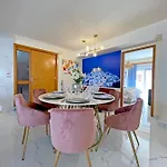 New Luxurious - 1 Minute From Elli Rhodes City