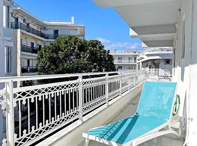 Апартаменты New Luxurious - 1 Minute From Elli