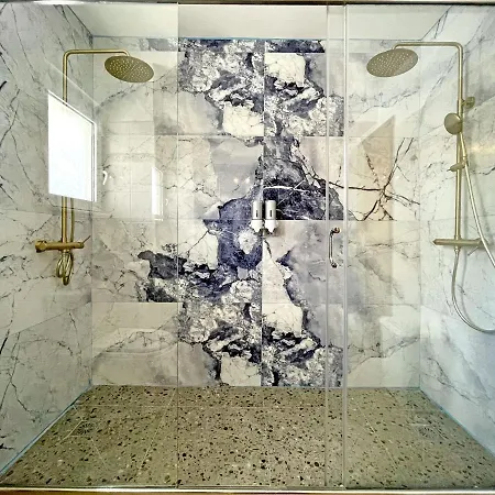New Luxurious - 1 Minute From Elli Apartment
