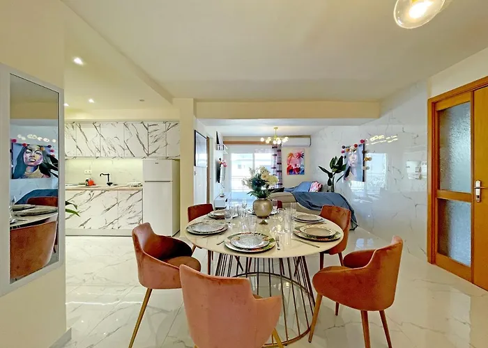 New Luxurious - 1 Minute From Elli Rhodes City