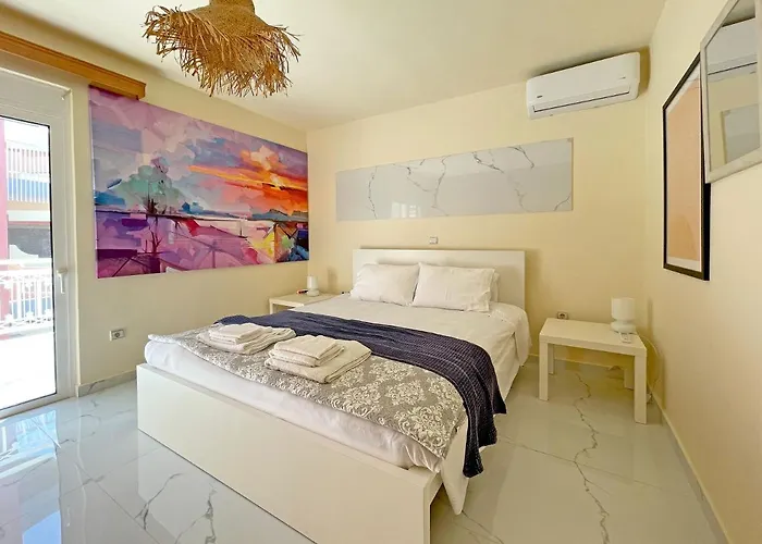 New Luxurious - 1 Minute From Elli *